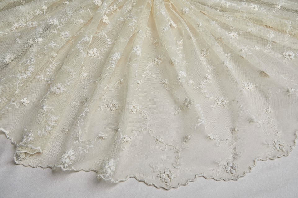 NEW BRIDAL - Dainty Ivory Roses Embroidered on Ivory Tulle