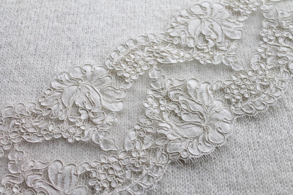 OUT OF STOCK - Corded Lace Trim - Ivory 