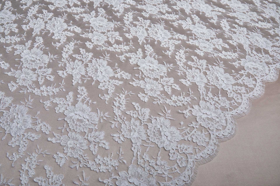 NEW BRIDAL - Corded Rose Design Lace - Ivory