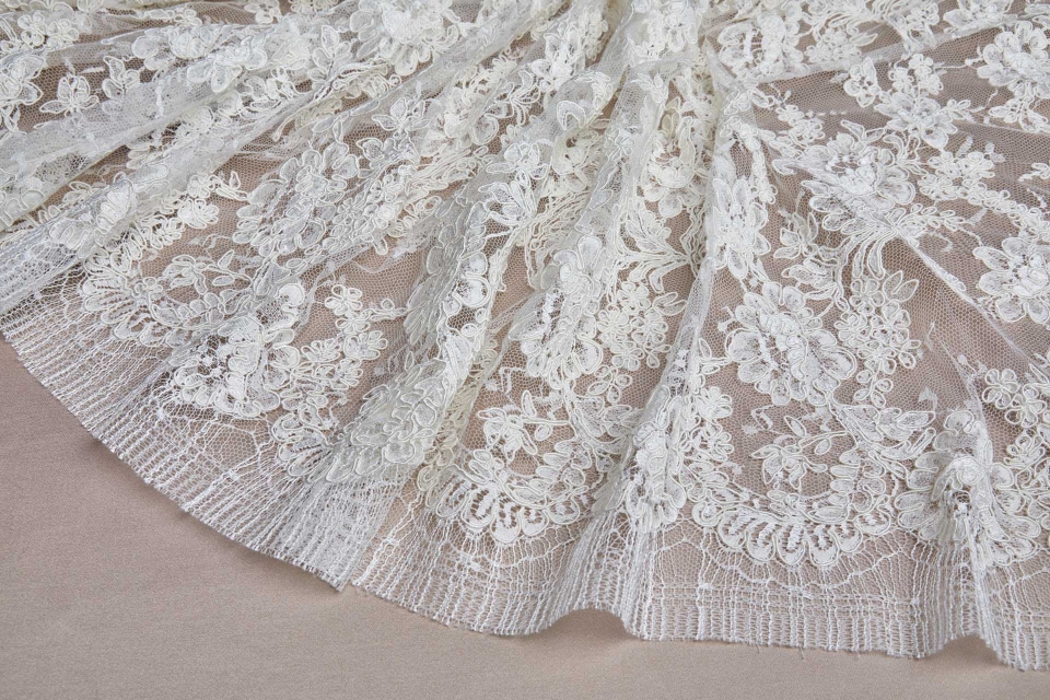 NEW BRIDAL - Corded Leavers Lace Rose with Stem Ivory