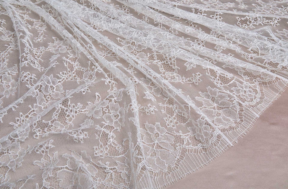 NEW BRIDAL - Delicate Floral Chantilly Lace - Vintage Ivory Double Scallop