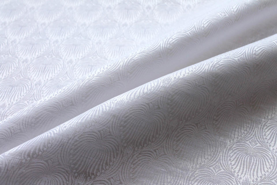 Large Pattern Silk Linen Jacquard in White / Ivory
