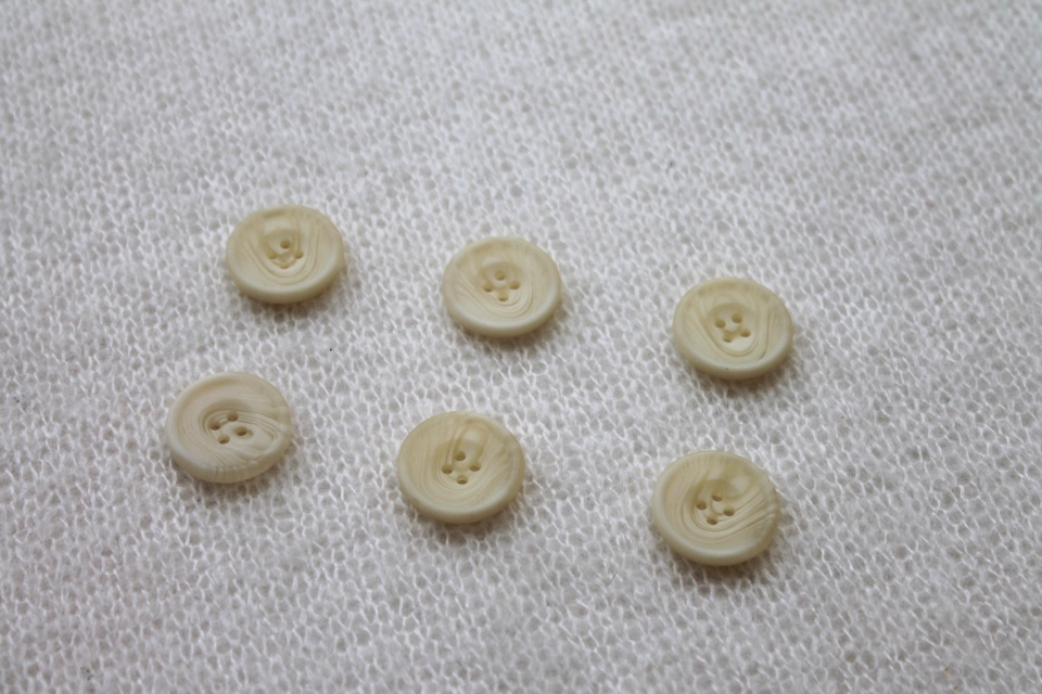 Round Creamy Ivory "Faux Horn" Button - 2.5cm