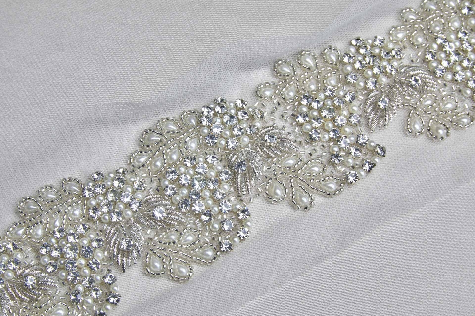 Beaded Diamanté Pearl Trim in Ivory and Silver 