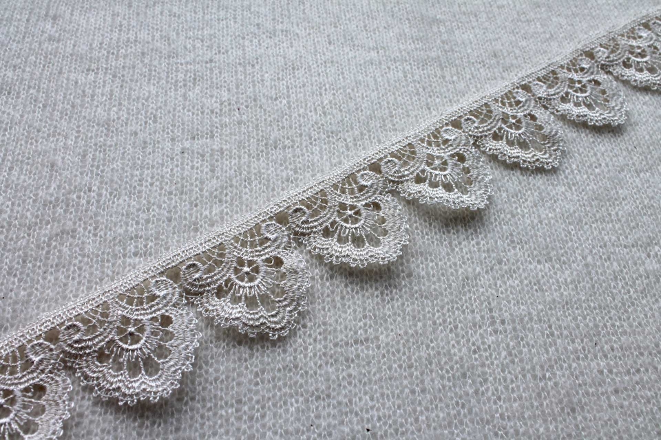 Ivory Scallop Guipure Lace Trim