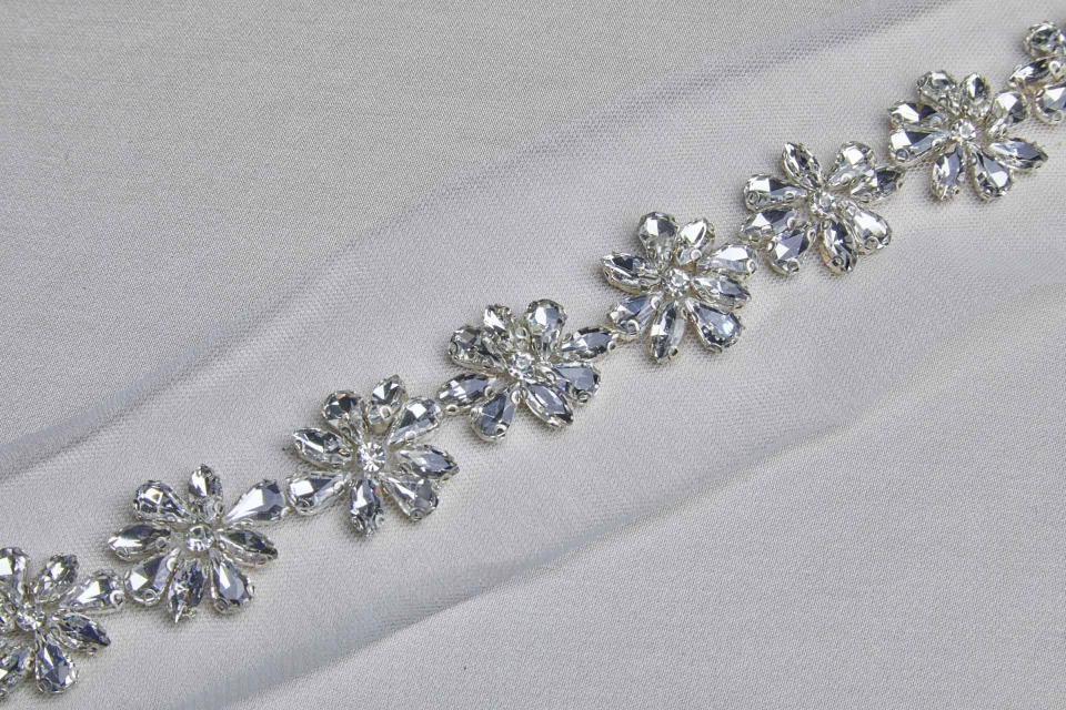 Small Diamante Flower Trim - Clear / Silver