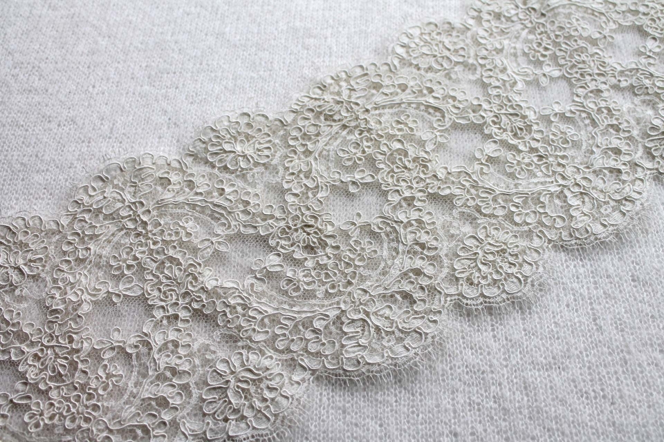 NEW BRIDAL - Wide Corded Leavers Lace Trim - Ivory